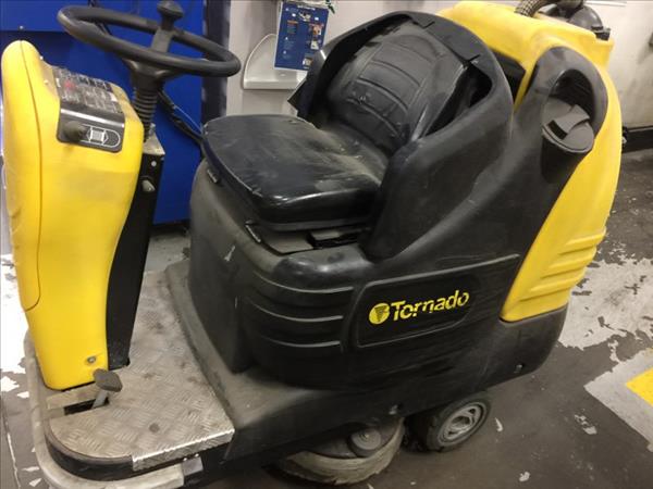 Marketplace 1 Tennant B7 Floor Burnisher 1 Tennant B7 Floor